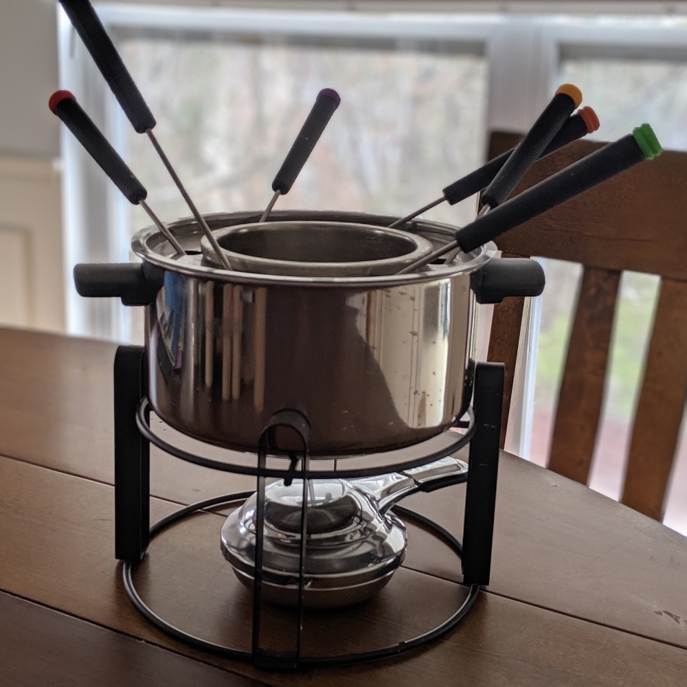 Fondue pot
